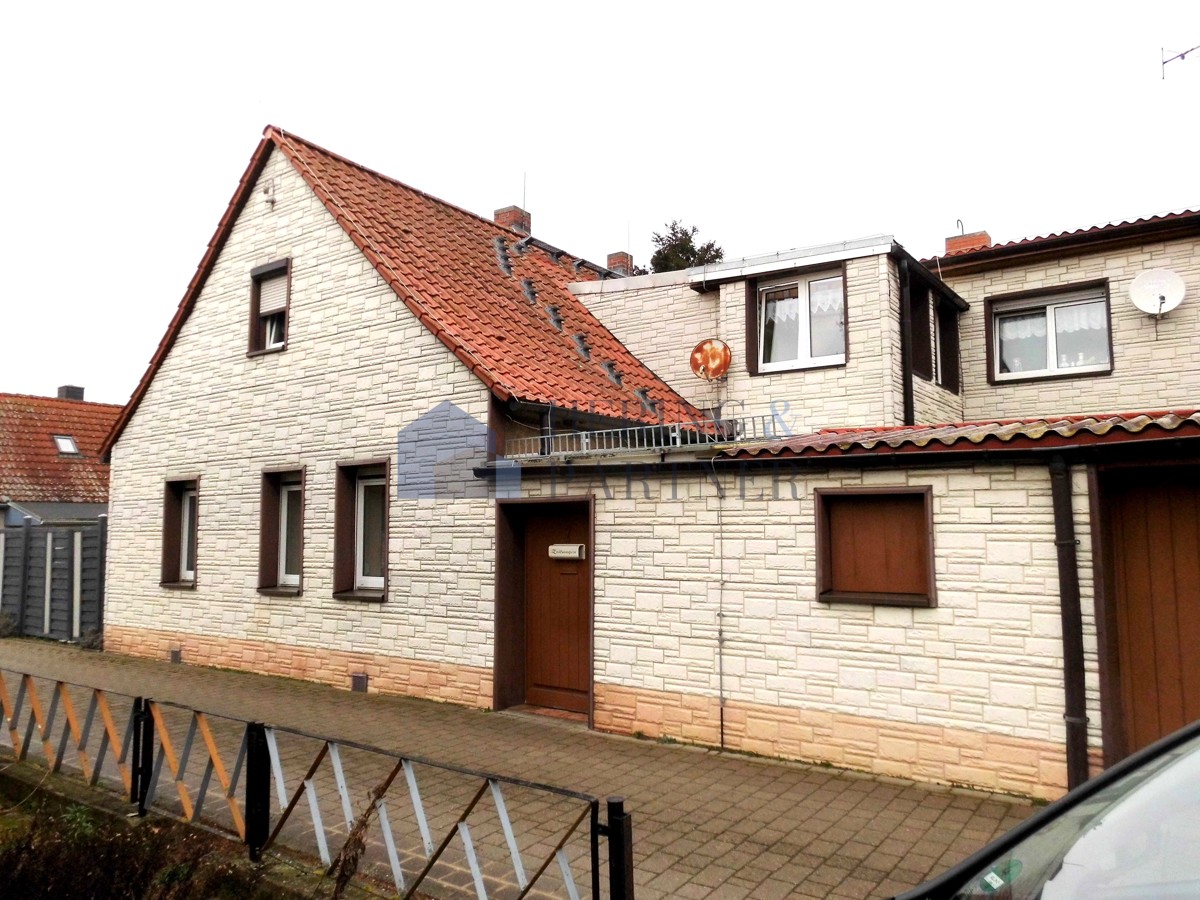 Großes Einfamilienhaus mit Garten und Nebengelass, 06449 Aschersleben / Winningen, Einfamilienhaus